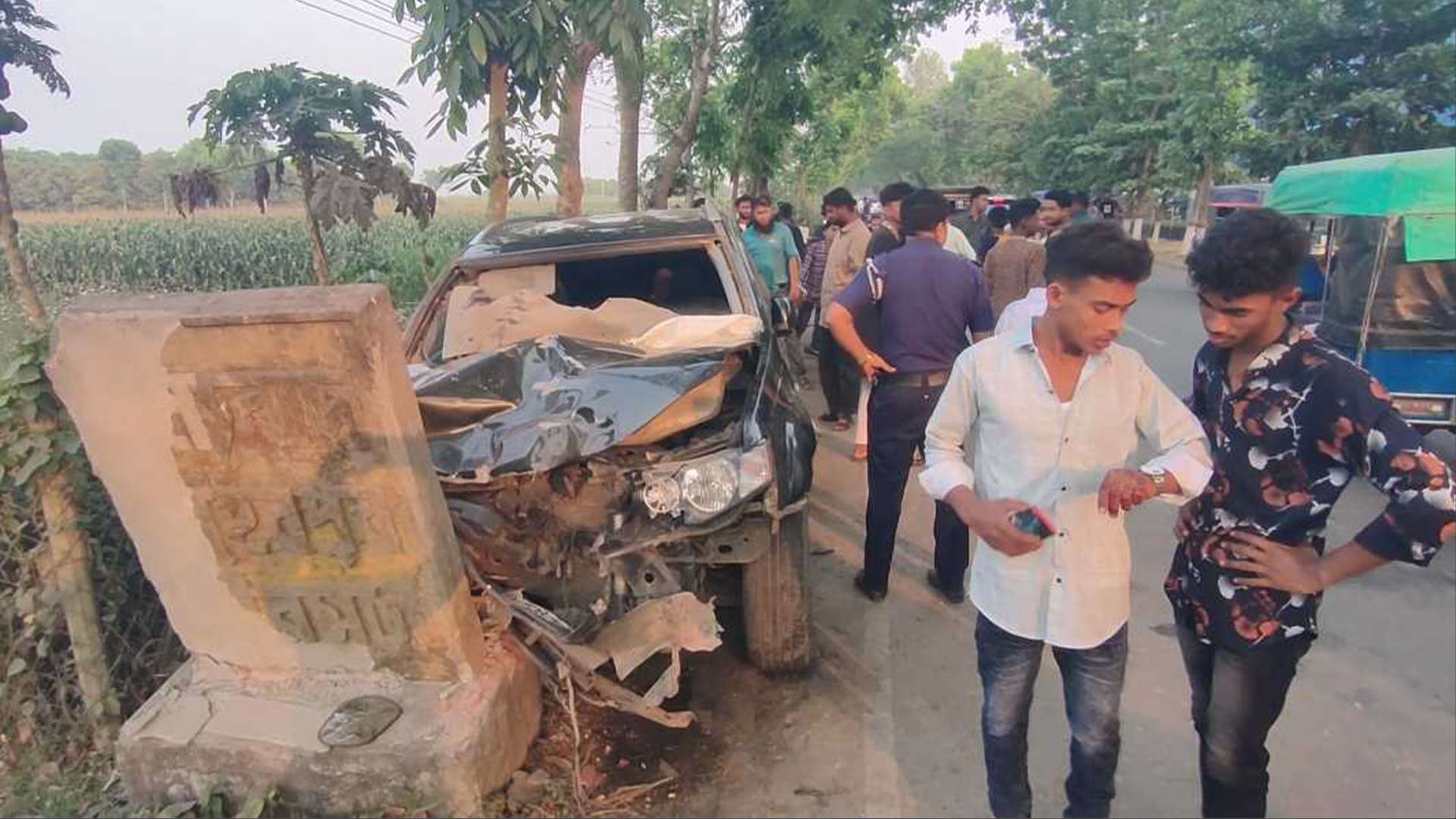 মেহেরপুরে সড়কে ঝরল ব্যাংক কর্মকর্তাসহ তিনজনের প্রাণ